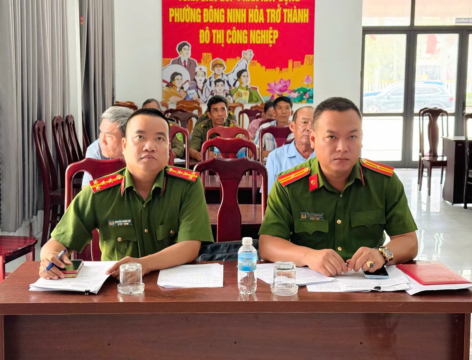 Cán bộ Công an phường tham dự Hội nghị triển khai công tác tổ chức Ngày hội